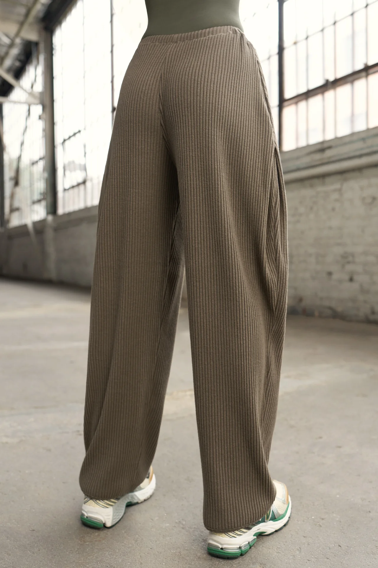 Relaxed Tapered Pant - Image 6